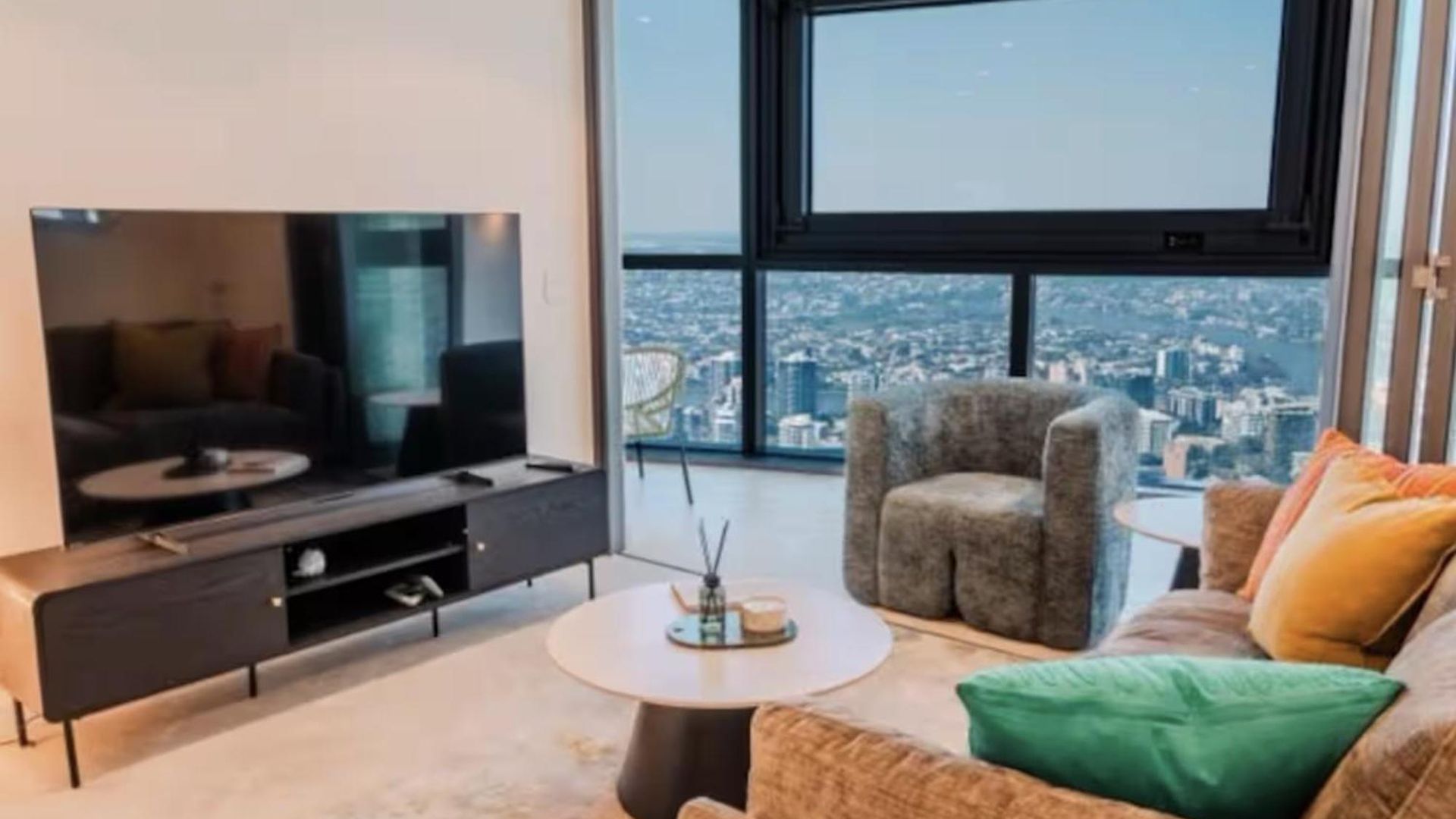 2bed Luxe Queens Wharf - Carpark And View