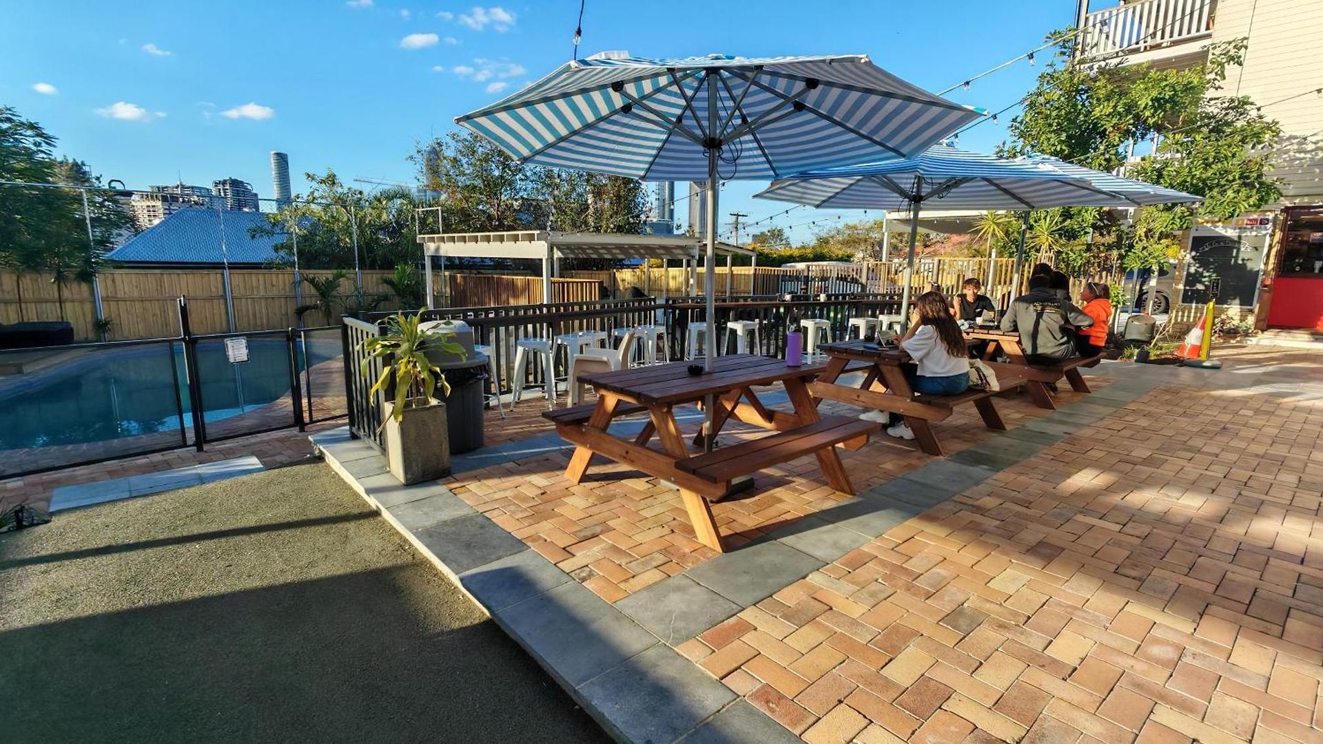 Somewhere To Backpackers Hostel Brisbane