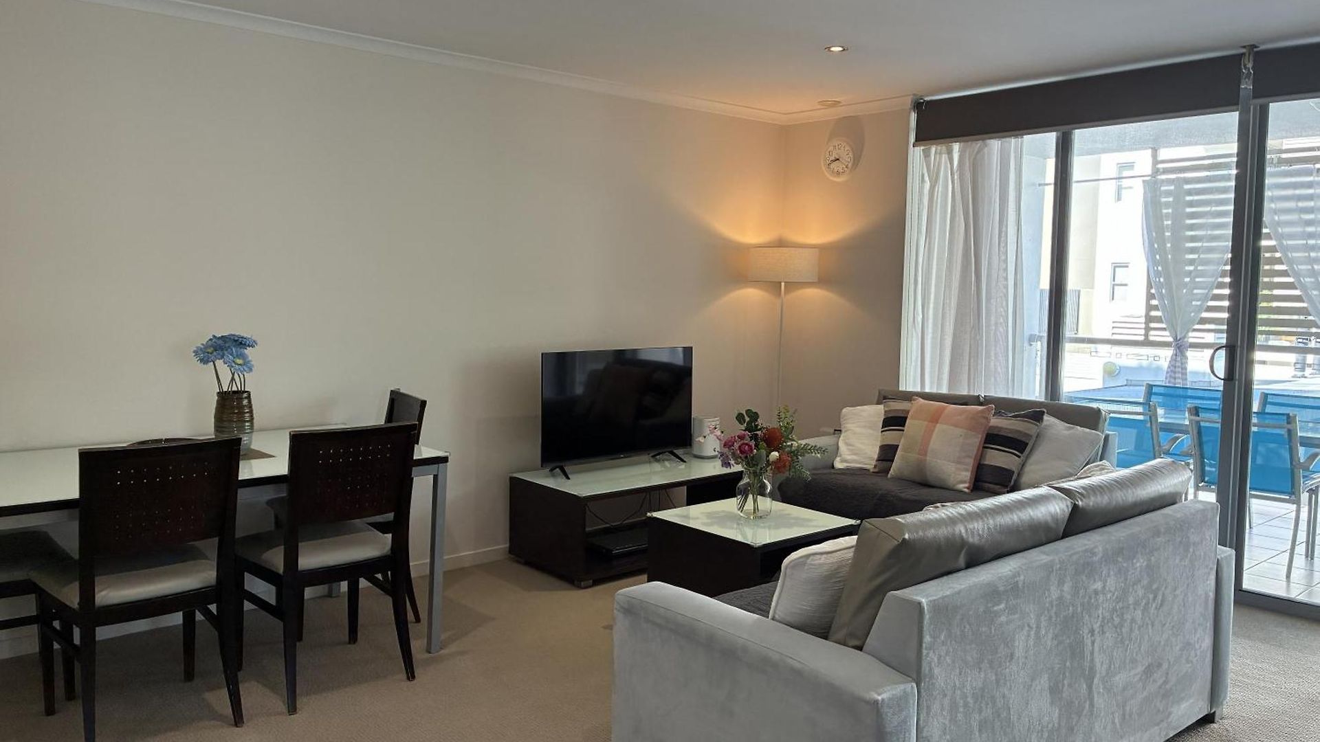 Merivale In South Two Beds Two Baths One Parking *