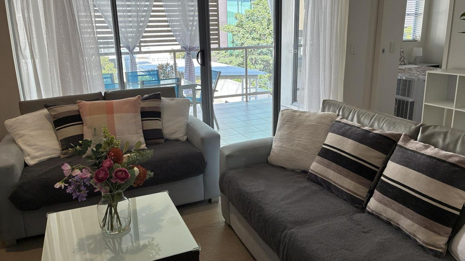 Merivale In South Two Beds Two Baths One Parking