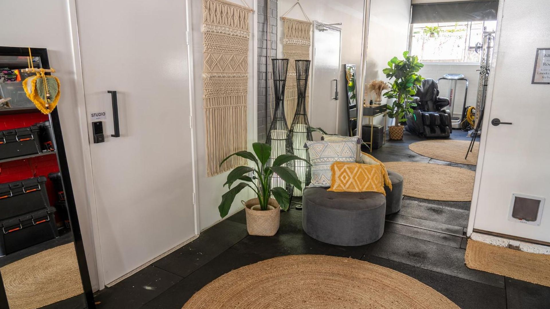 Hot Tub, Ice Bath, Gym, Sauna, Pool Table Coorparoo Haven Homestay Brisbane