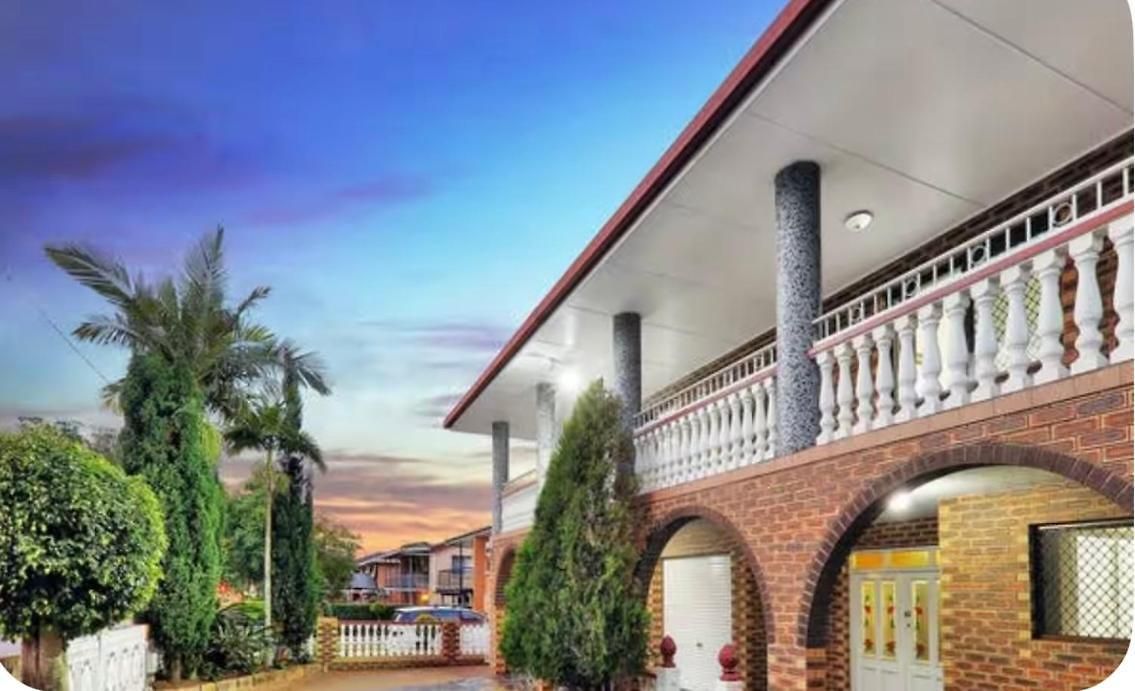 Mains Rd 带厨房卫浴泳池附属公寓m4 Homestay *