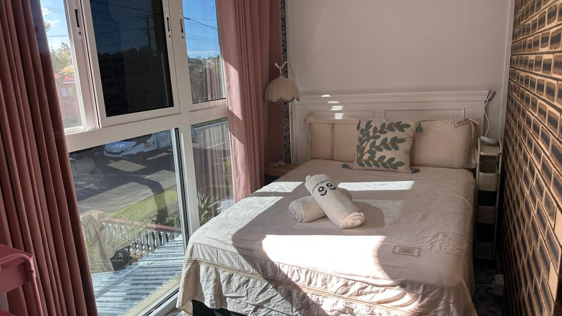 Homestay Mains Rd 超大4人带厨房卫浴办公 M1