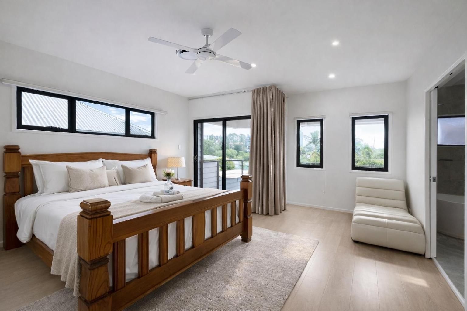 Villa Modern 4br 3bath Duplex Near Train Station Stylish Comfortable *