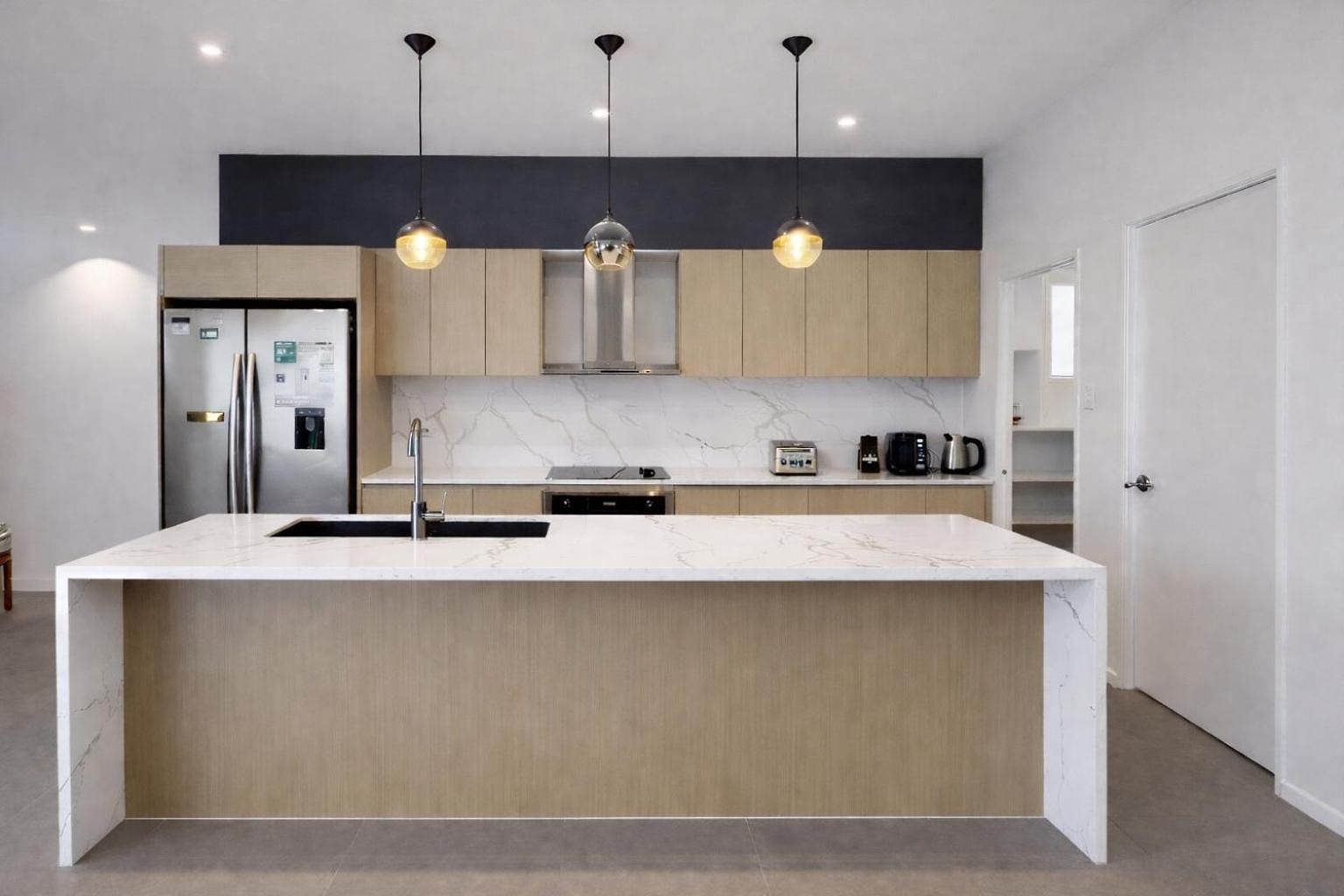Modern 4br 3bath Duplex Near Train Station Stylish Comfortable * Brisbane
