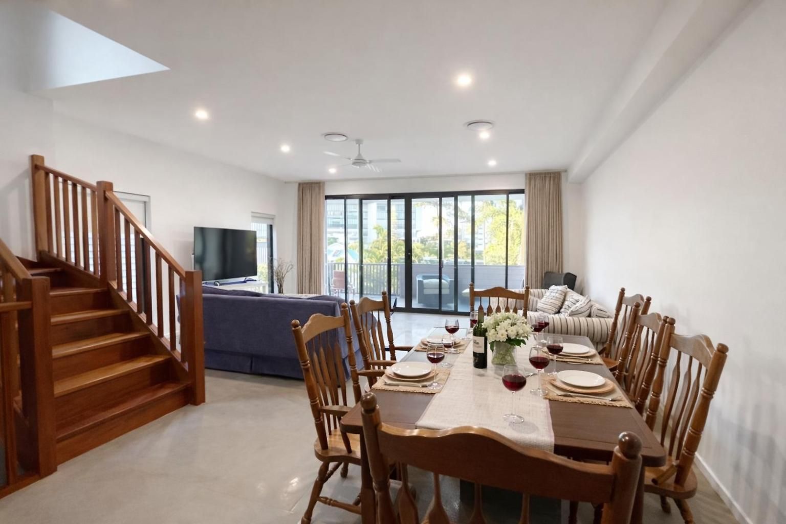 Modern 4br 3bath Duplex Near Train Station Stylish Comfortable * Brisbane