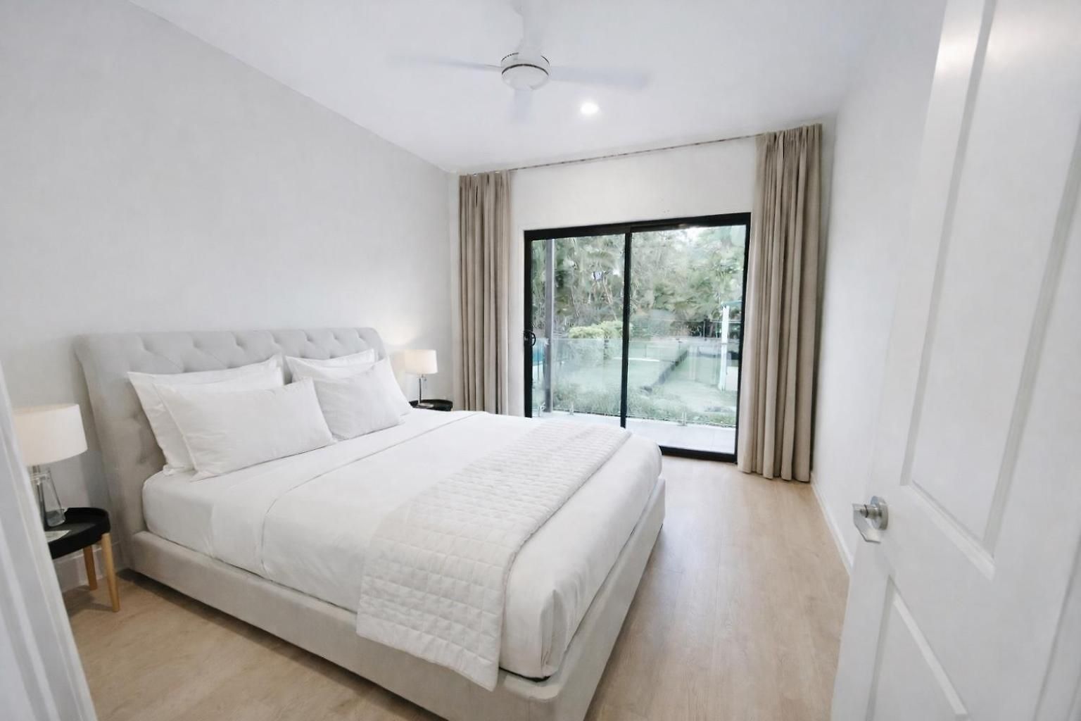 Villa Modern 4br 3bath Duplex Near Train Station Stylish Comfortable