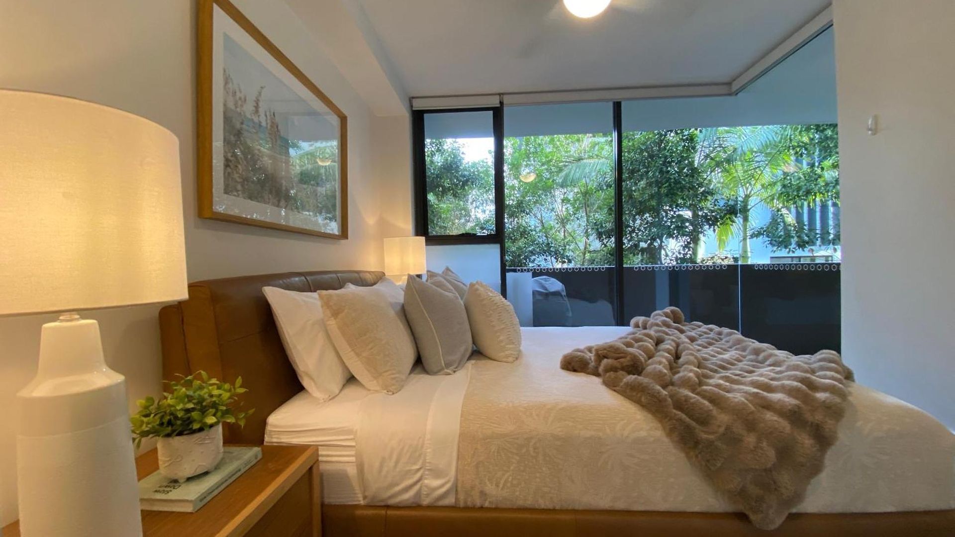 Apartment Luxe Retreat - Airport 13 Mins, Free Parking, Train, Bus, Shops & Parks Nearby Brisbane