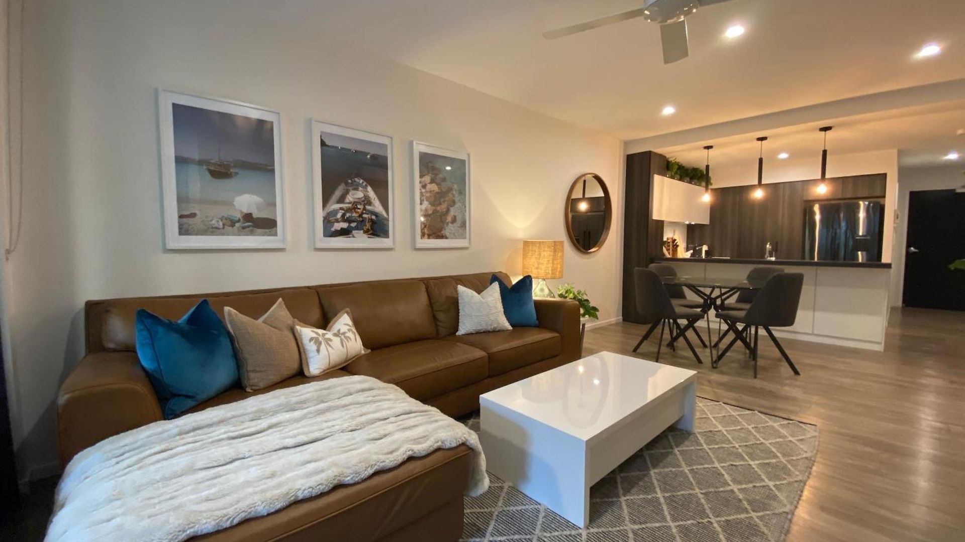 Apartment Luxe Retreat - Airport 13 Mins, Free Parking, Train, Bus, Shops & Parks Nearby