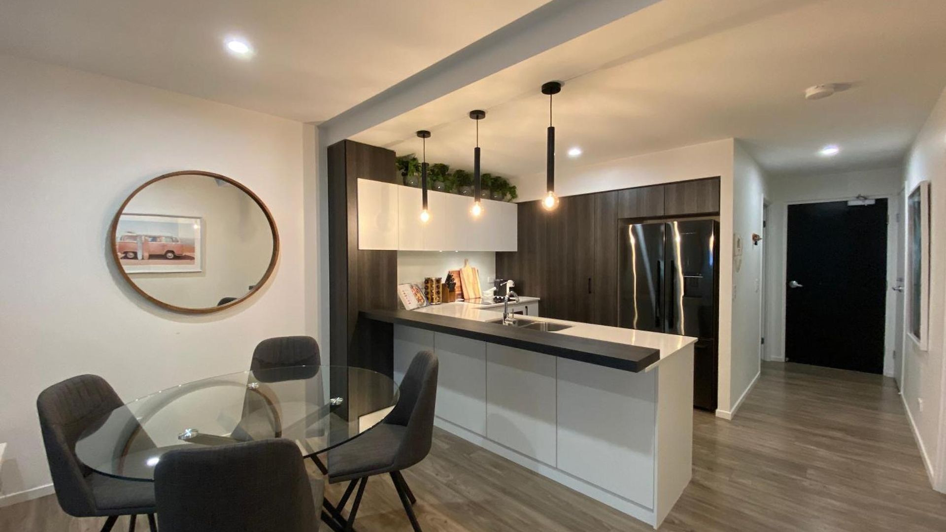 Luxe Retreat - Airport 13 Mins, Free Parking, Train, Bus, Shops & Parks Nearby Brisbane