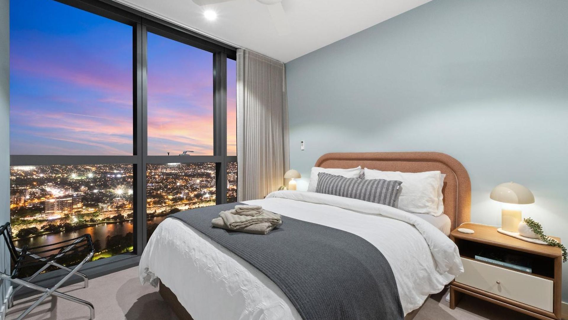 Diamonds Are Forever 1bed-1bath-parking-views *