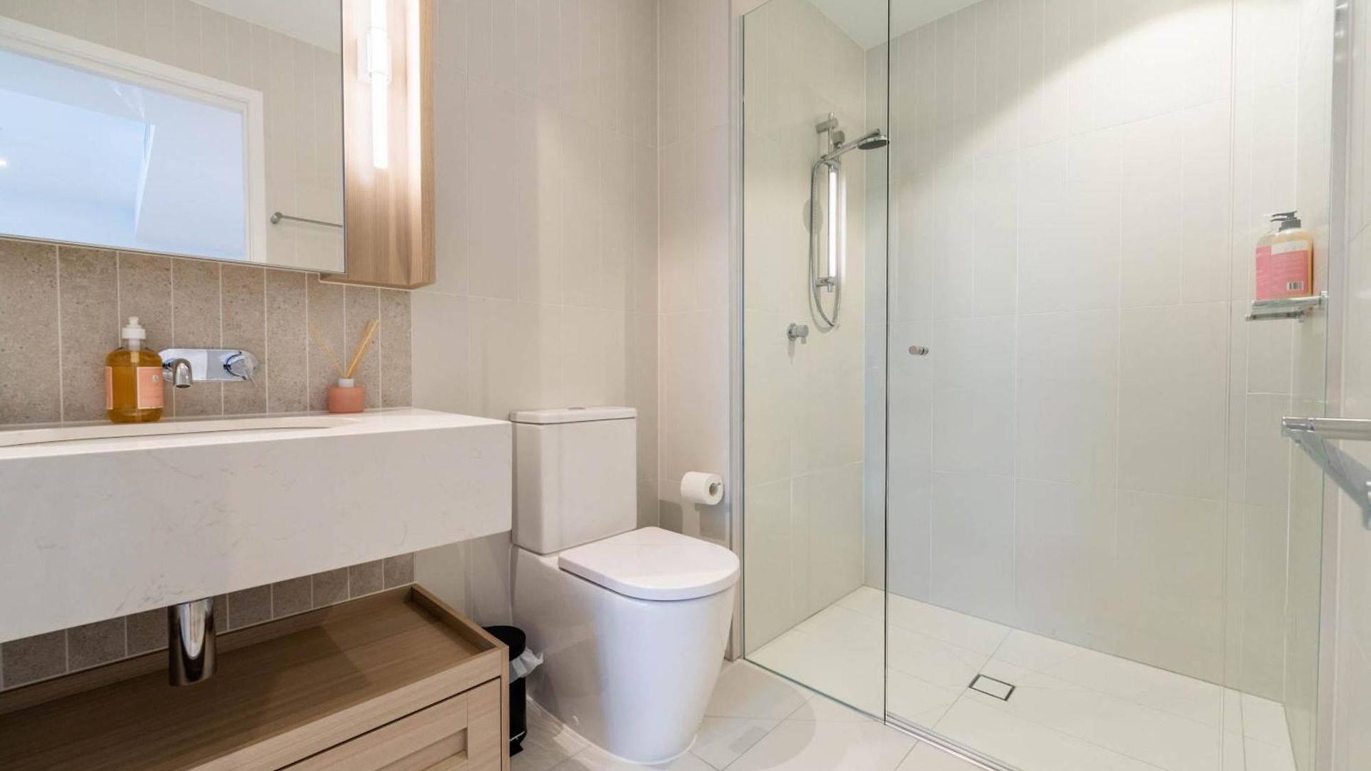 Apartment 1bd In Queen's Wharf - Lv 31 Oracles Tower