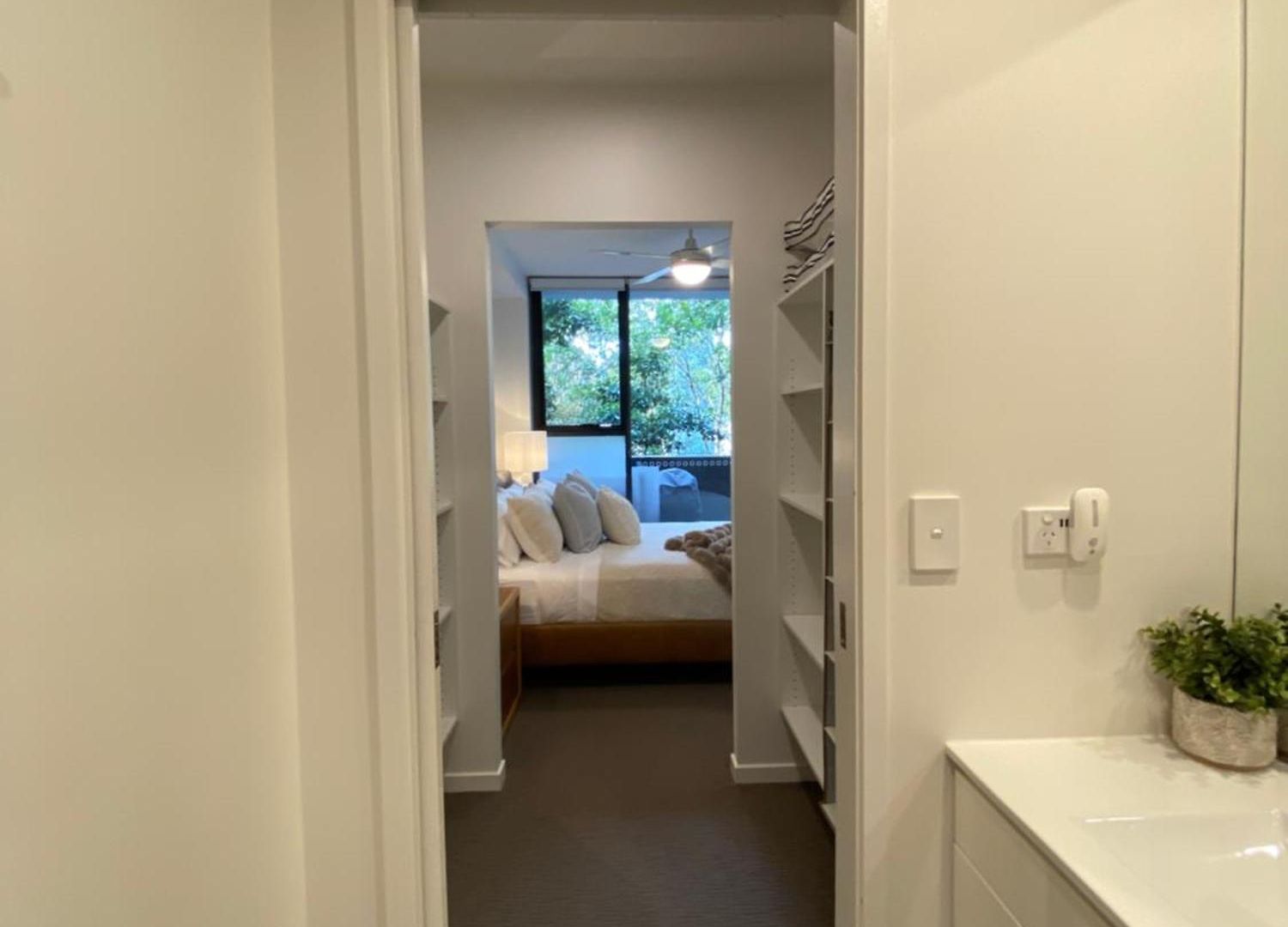 Apartment Luxe Retreat - Airport 13 Mins, Free Parking, Train, Bus, Shops & Parks Nearby *