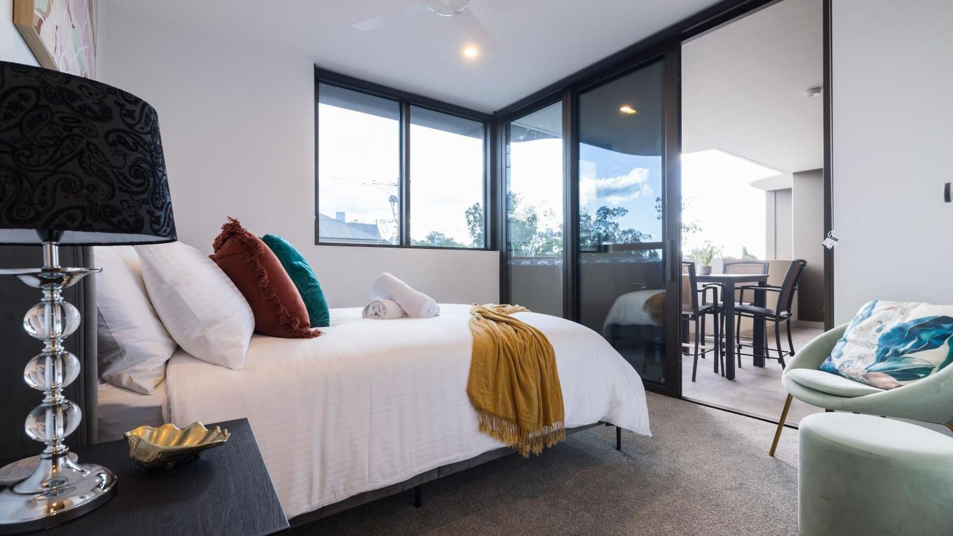 Modern Retreat-Style Apt, Stunning Rooftop Pool And River Views, Secure Park, Gym