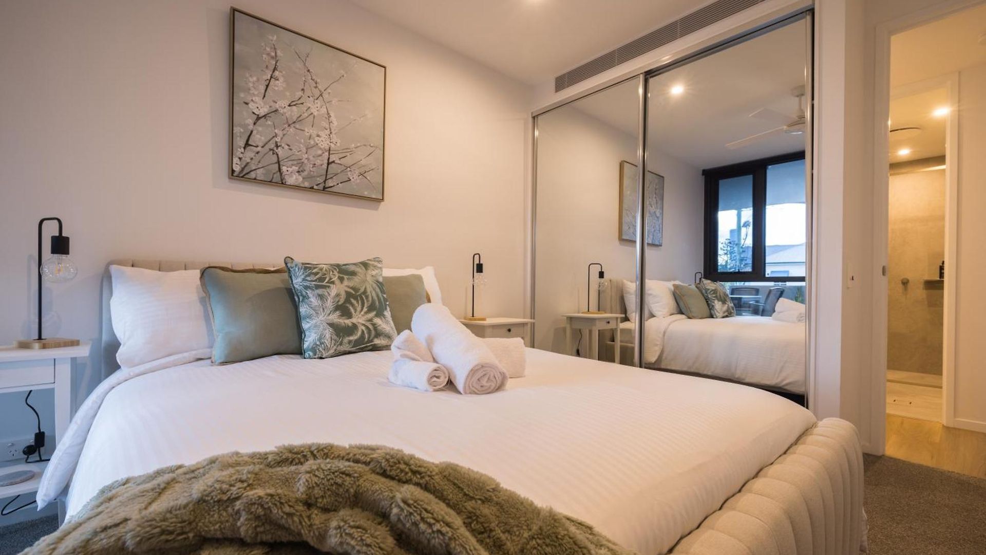 Apartment Modern Retreat-Style Apt, Stunning Rooftop Pool And River Views, Secure Park, Gym