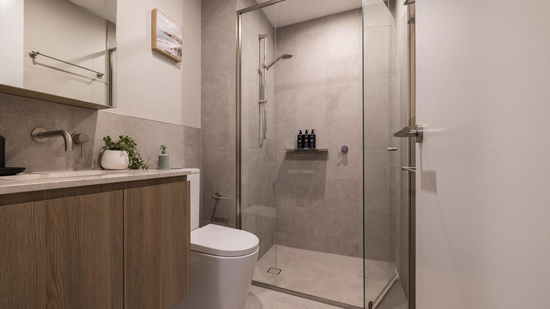 Apartment Modern Retreat-Style Apt, Stunning Rooftop Pool And River Views, Secure Park, Gym
