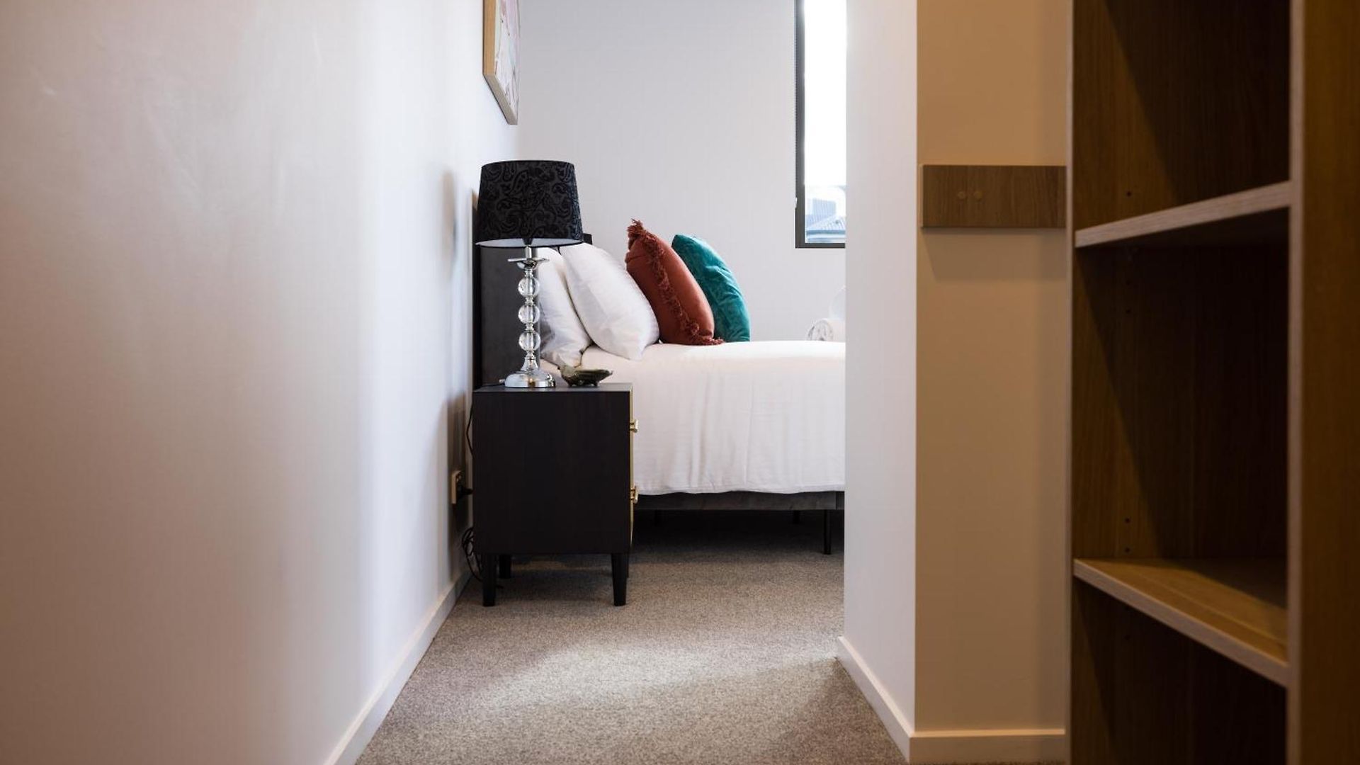 Modern Retreat-Style Apt, Stunning Rooftop Pool And River Views, Secure Park, Gym Apartment