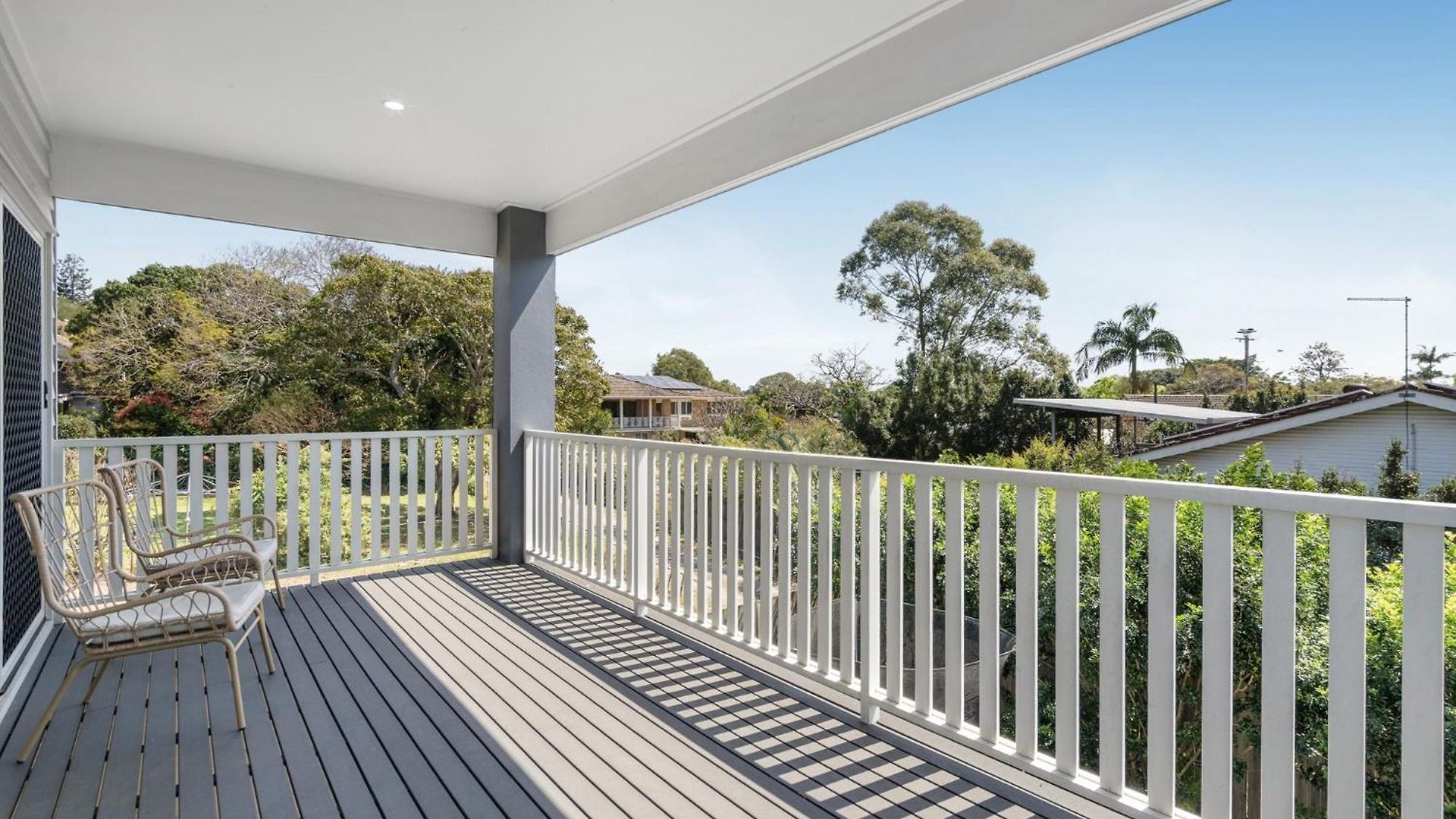 Family-friendly House With Courtyard Retreat *
