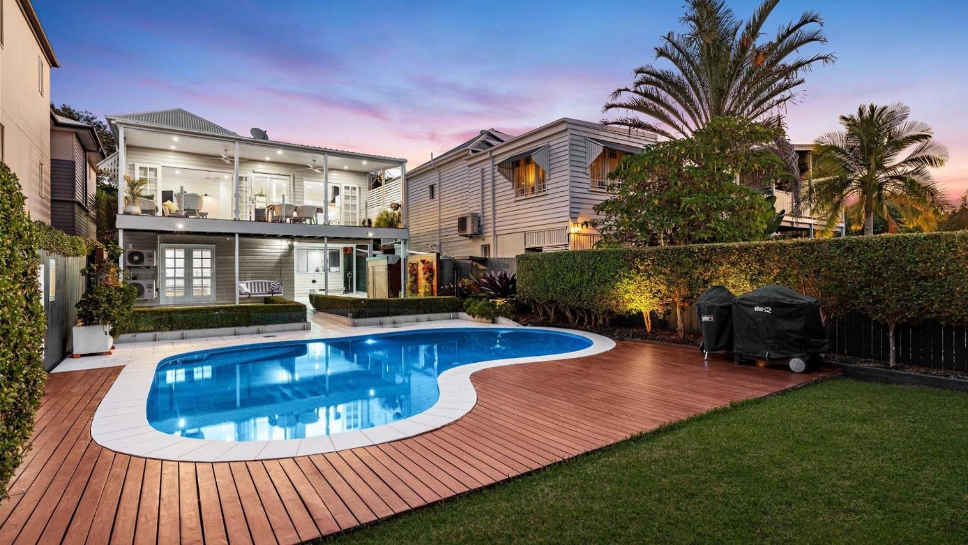 4bdr Queenslander With Pool Near Manly Esplanade Holiday home *