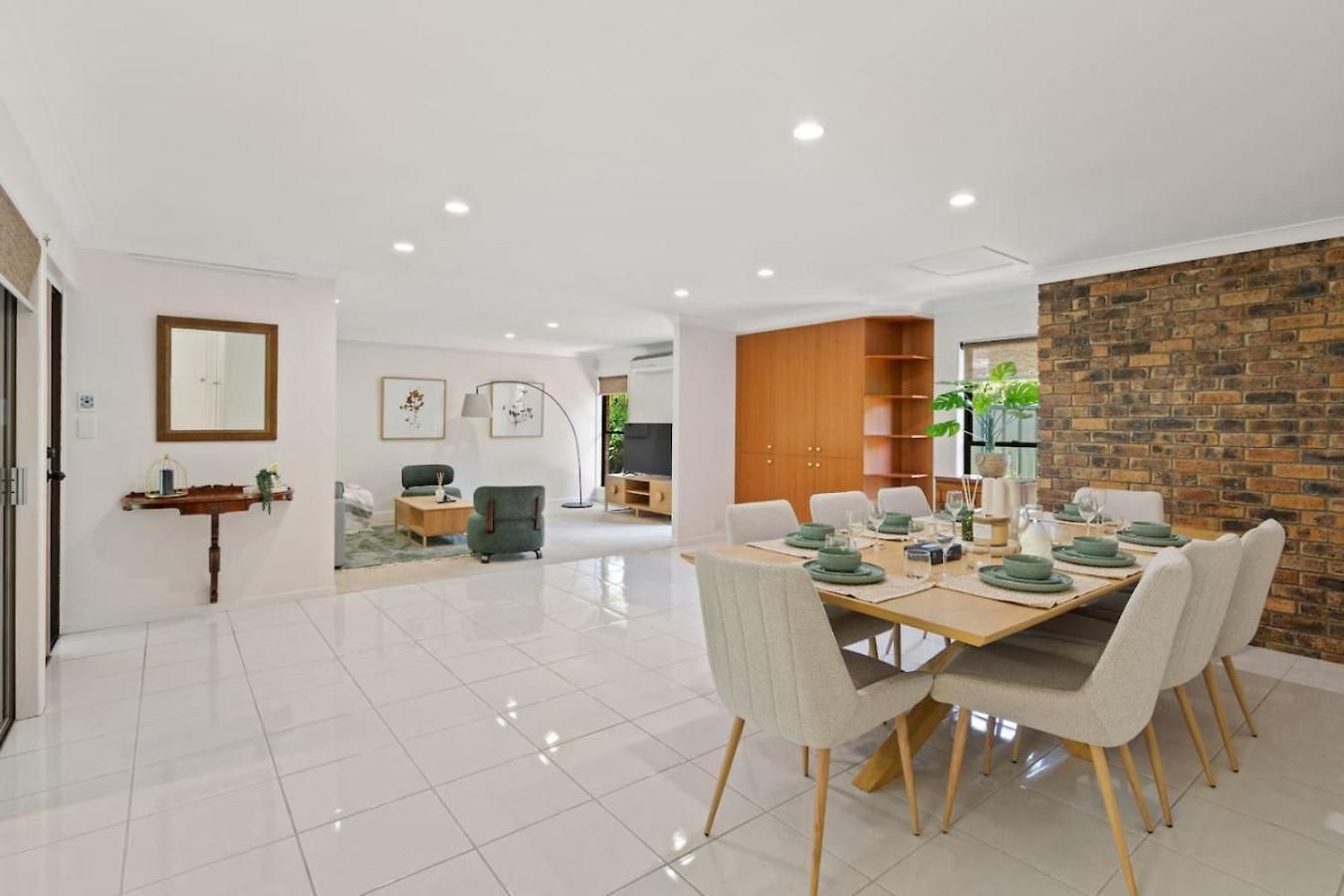 Spacious 4br Family In Sunnybank *