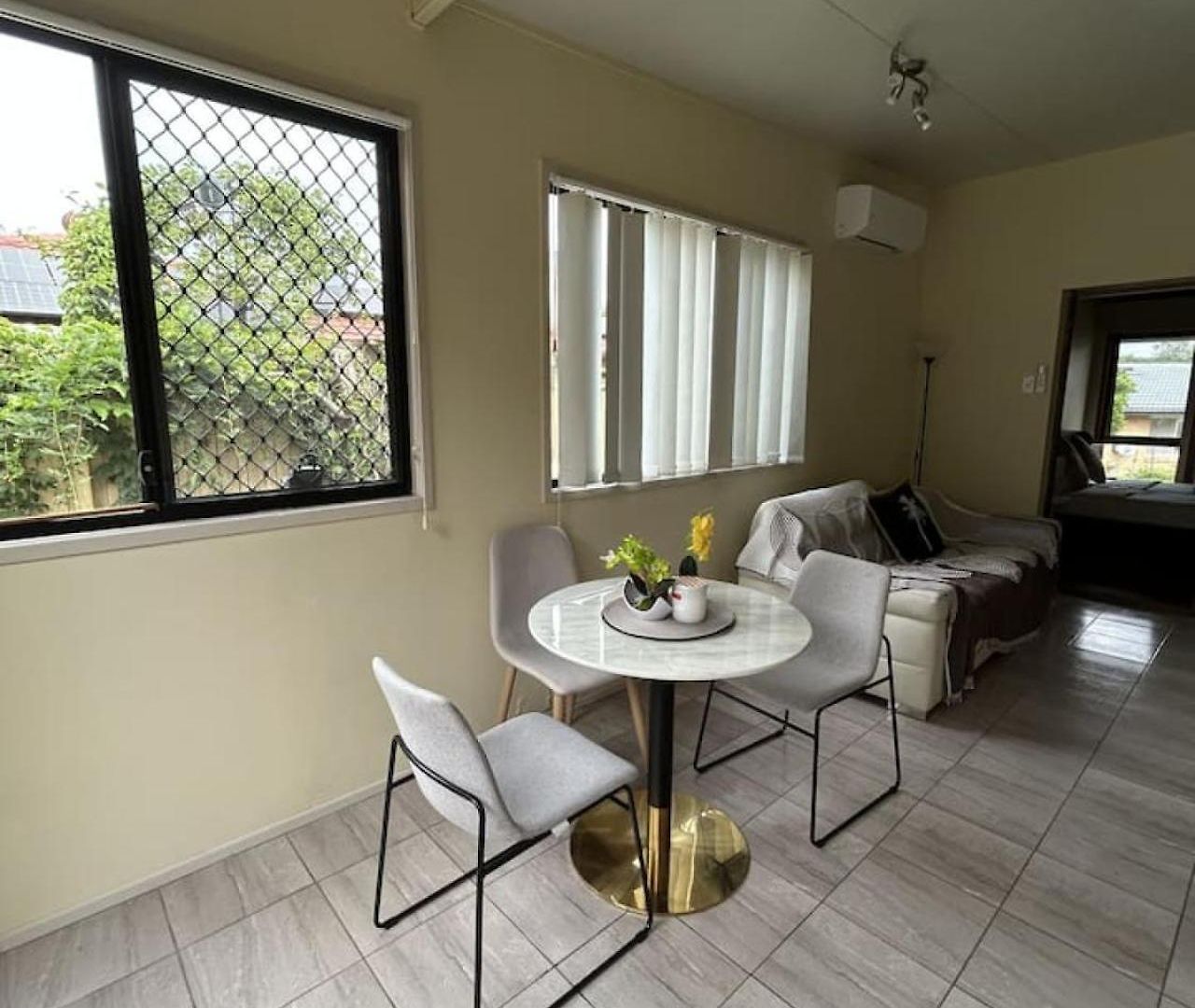 Holiday home Cozy 1br Flat In Sunnybank Solo And Couple Travelers *