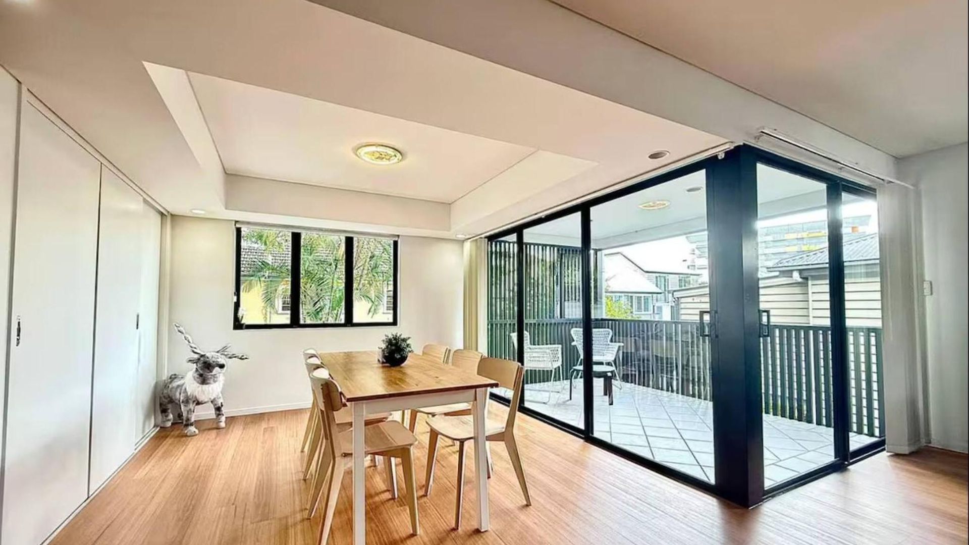 3br, 2 Baths - Stylish In Kangaroo Point * Brisbane