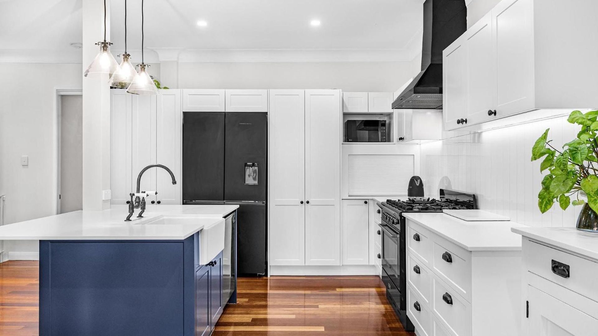 4bdr Queenslander With Pool Near Manly Esplanade Brisbane