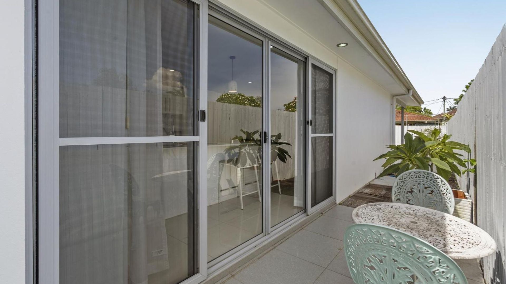 Spacious 4-bed House With Secure Parking *