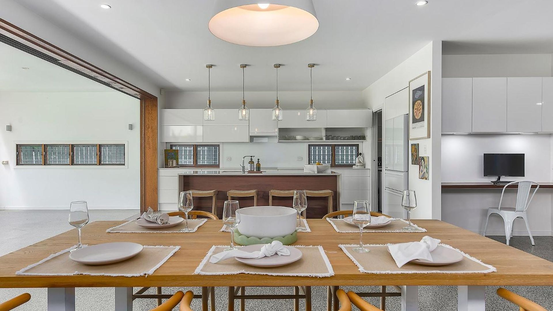 Elegant Ascot Retreat Three Bedroom *