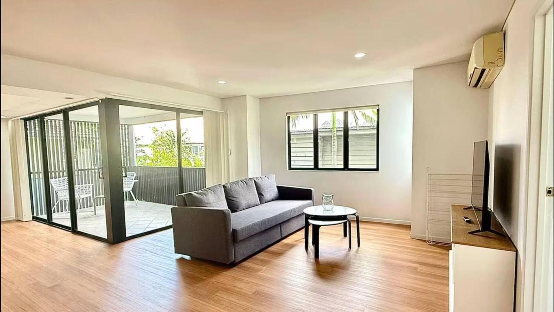 3br, 2 Baths - Stylish In Kangaroo Point Apartment