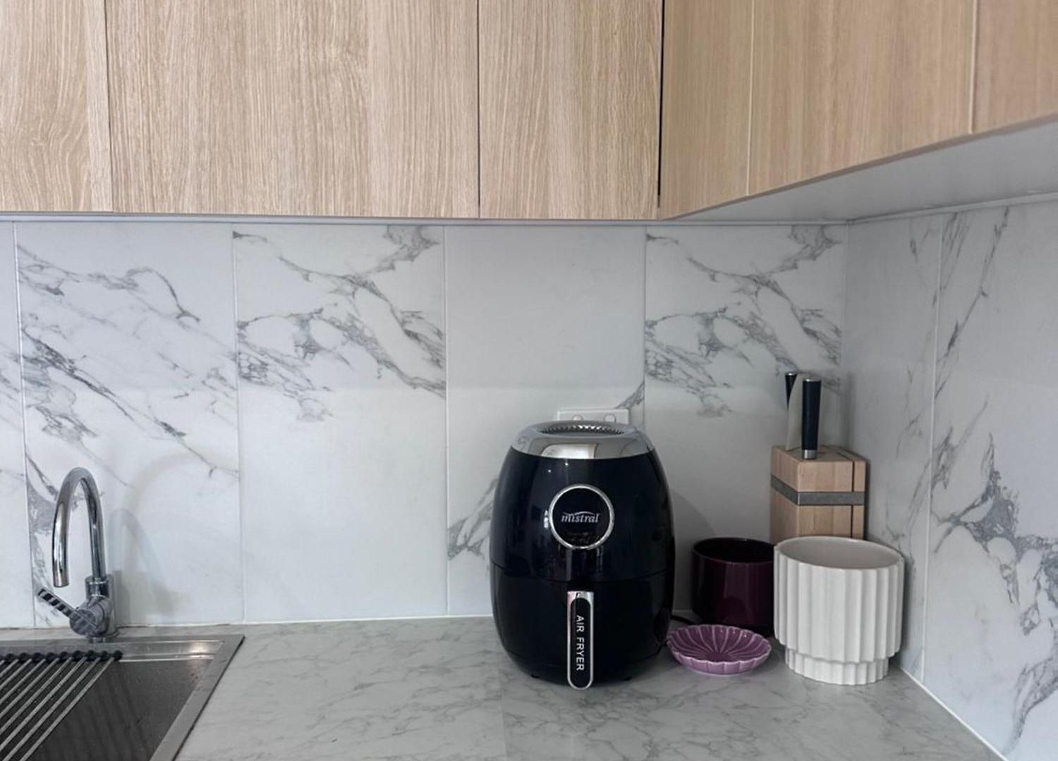 Cherrie & Court Yard Private Pet Friendly Free Parking Guest house