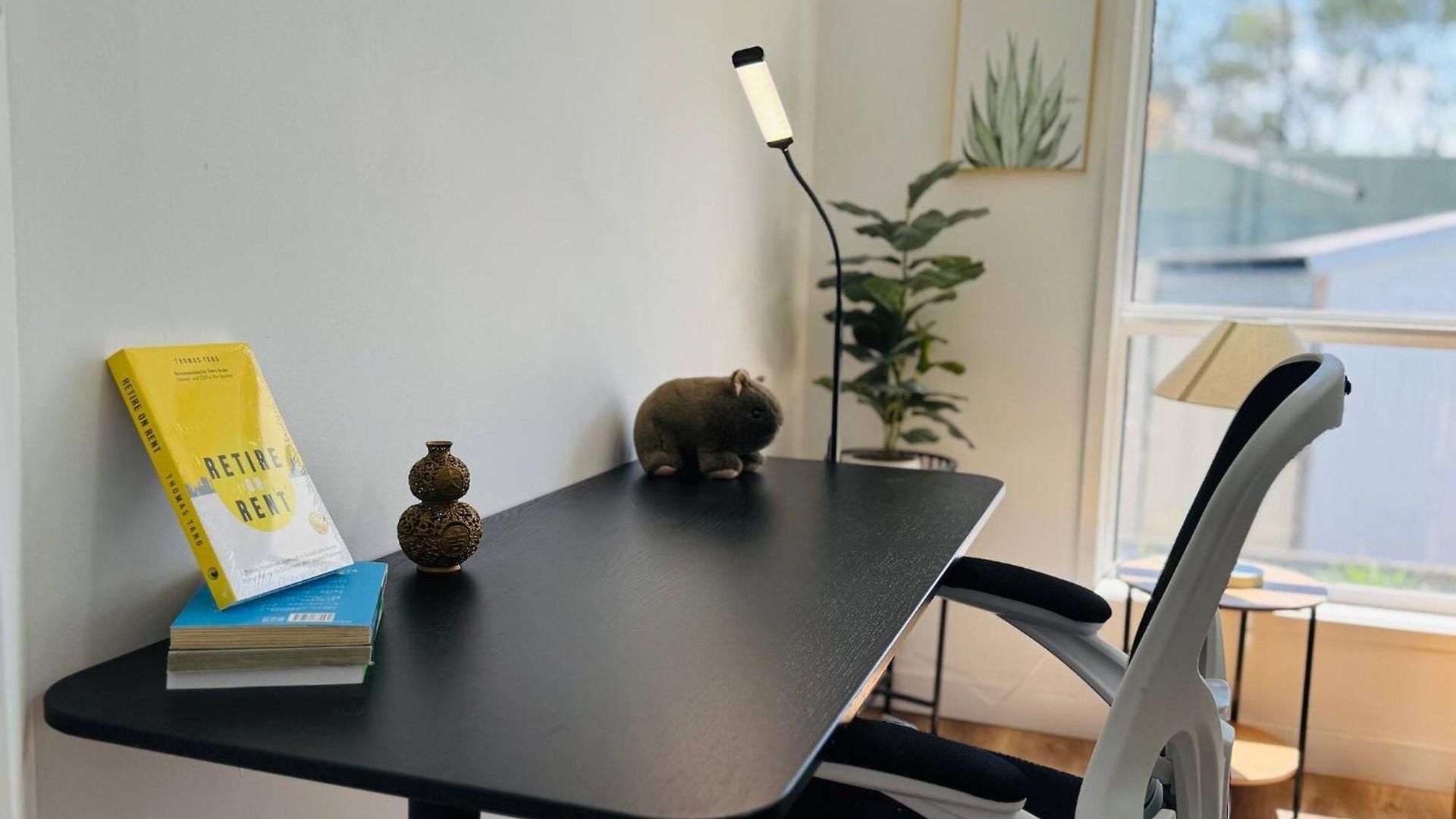 In Belmont | Easy To & Airport Guest house