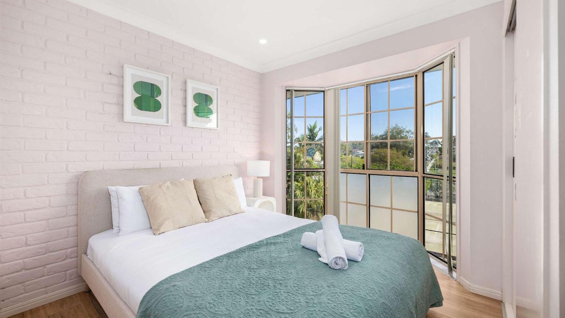 Pool & Tennis Court 3br Bright Mt Gravatt Retreat Holiday home Brisbane