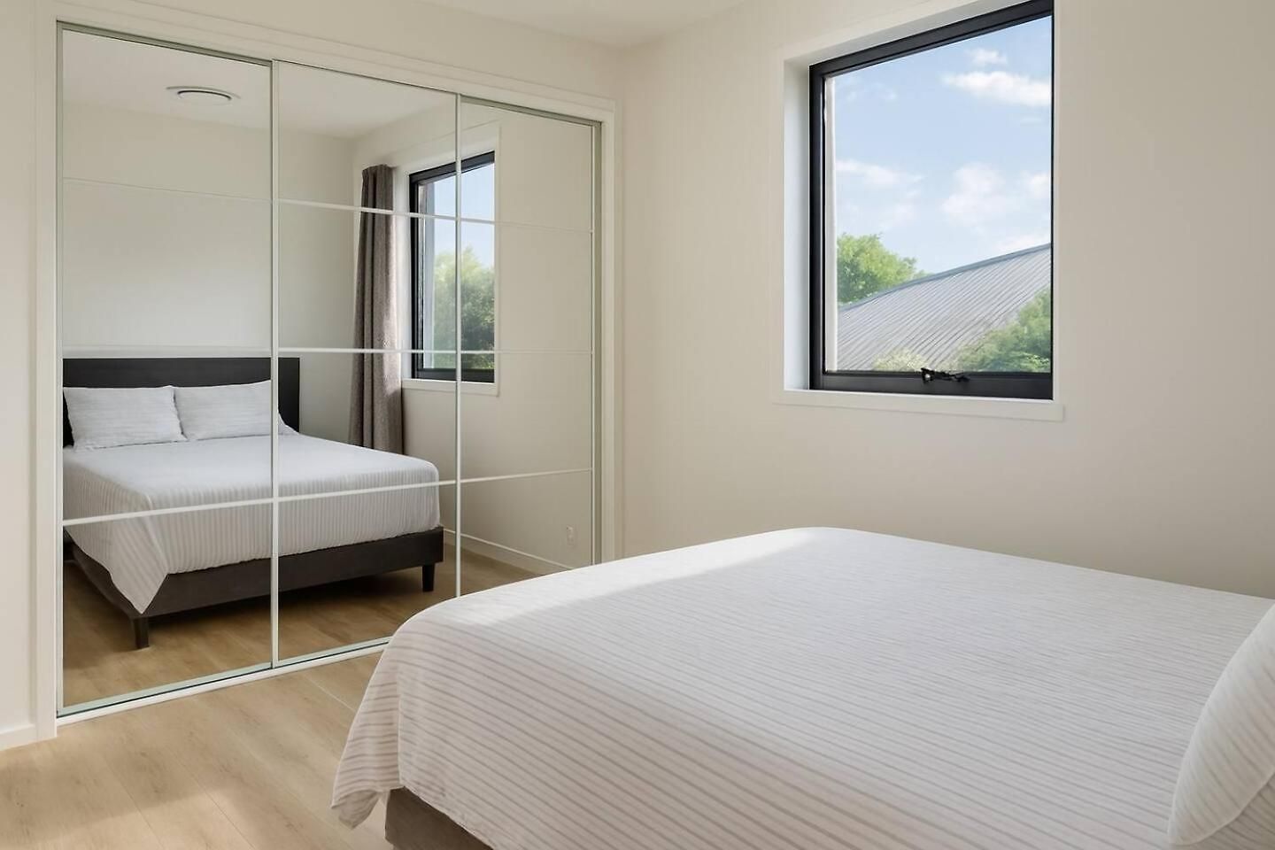 New Luxury Private Unit Near Airport & Cbd Villa