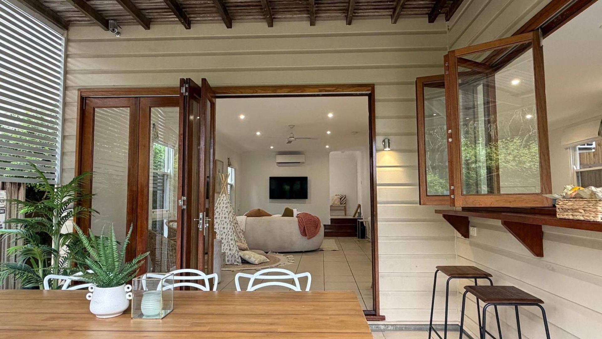 East Federation-style Pool Holiday home Brisbane