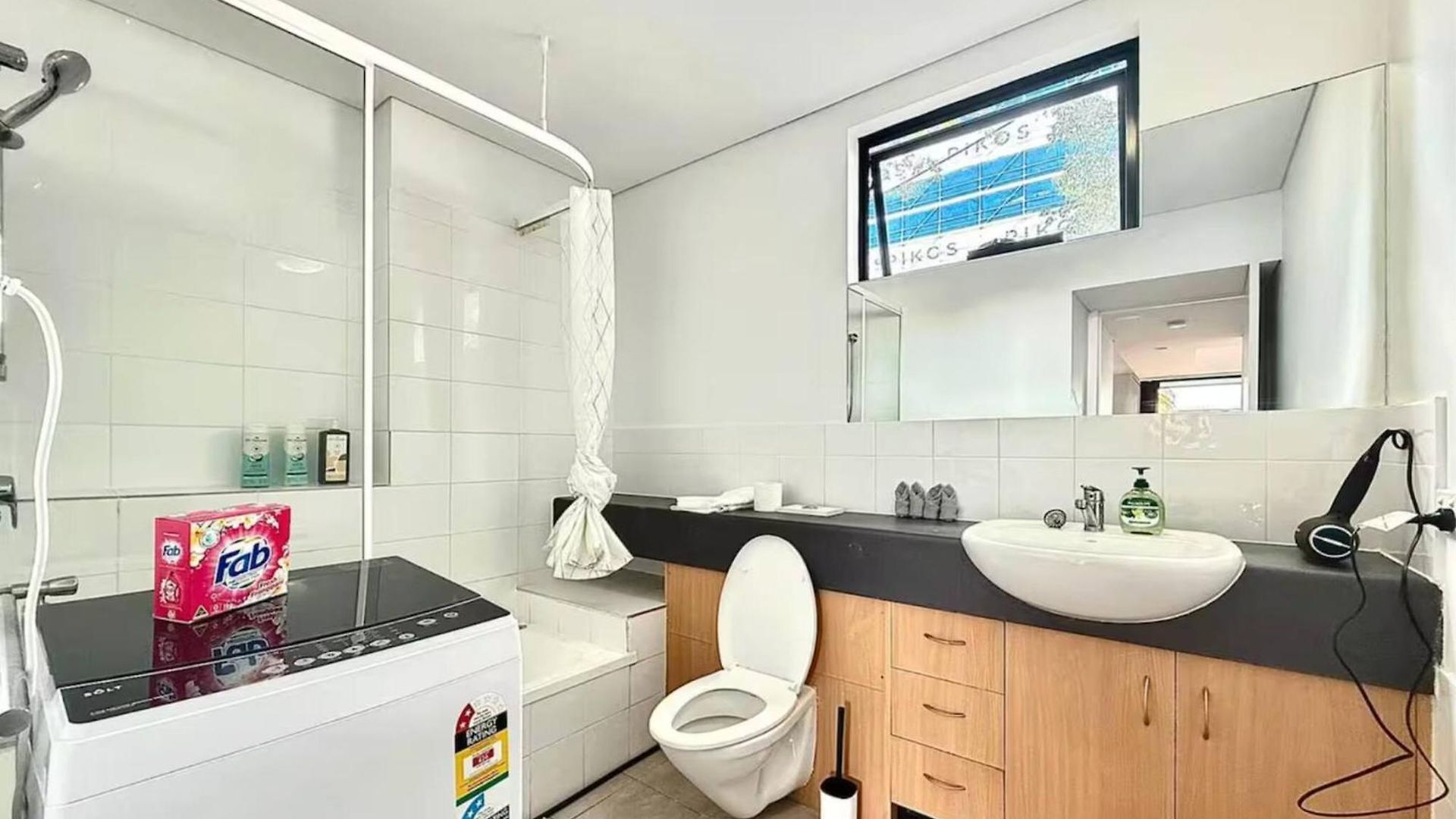3br, 2 Baths - Stylish In Kangaroo Point Apartment Brisbane