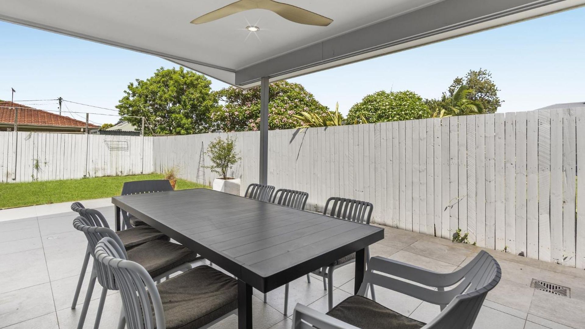 Spacious 4-bed House With Secure Parking Brisbane