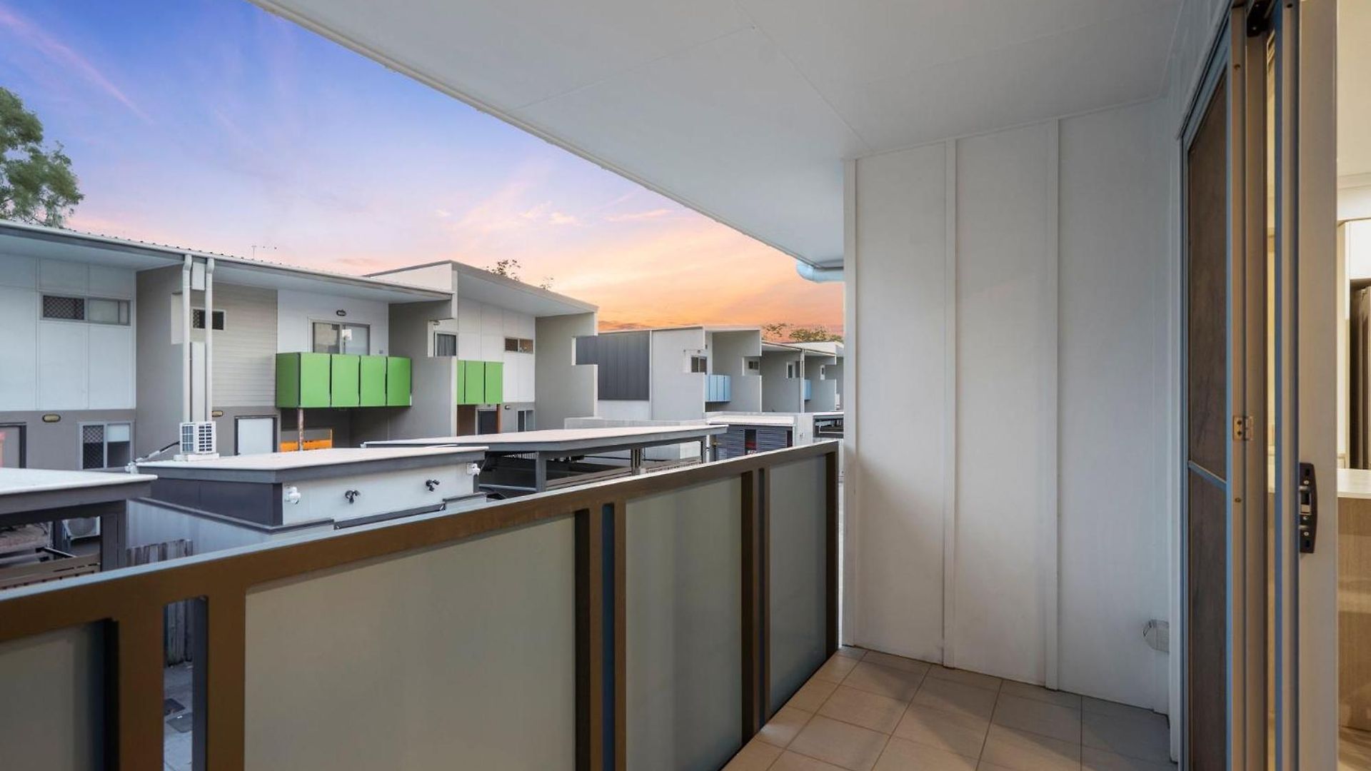 Market Square Modern Haven - Near Qeii And Griffith Uni Homestay *