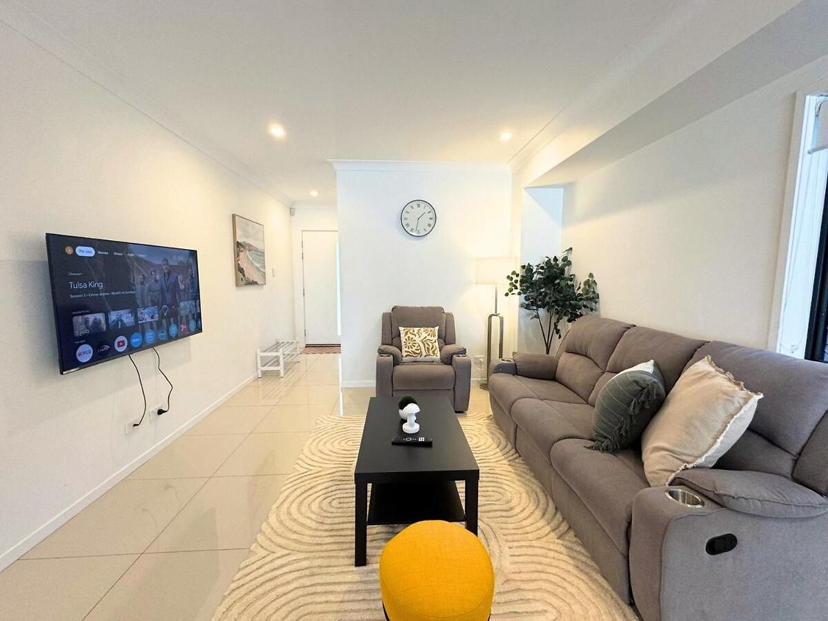 1em Abnb-style 5br, 2 Parking-patio, 5 Mins To Westfield