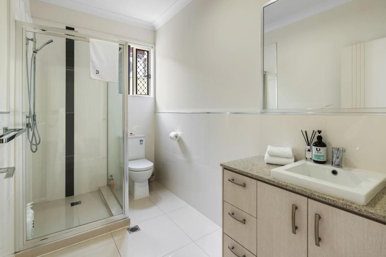 Spacious 4br Family In Inala Quiet Street *