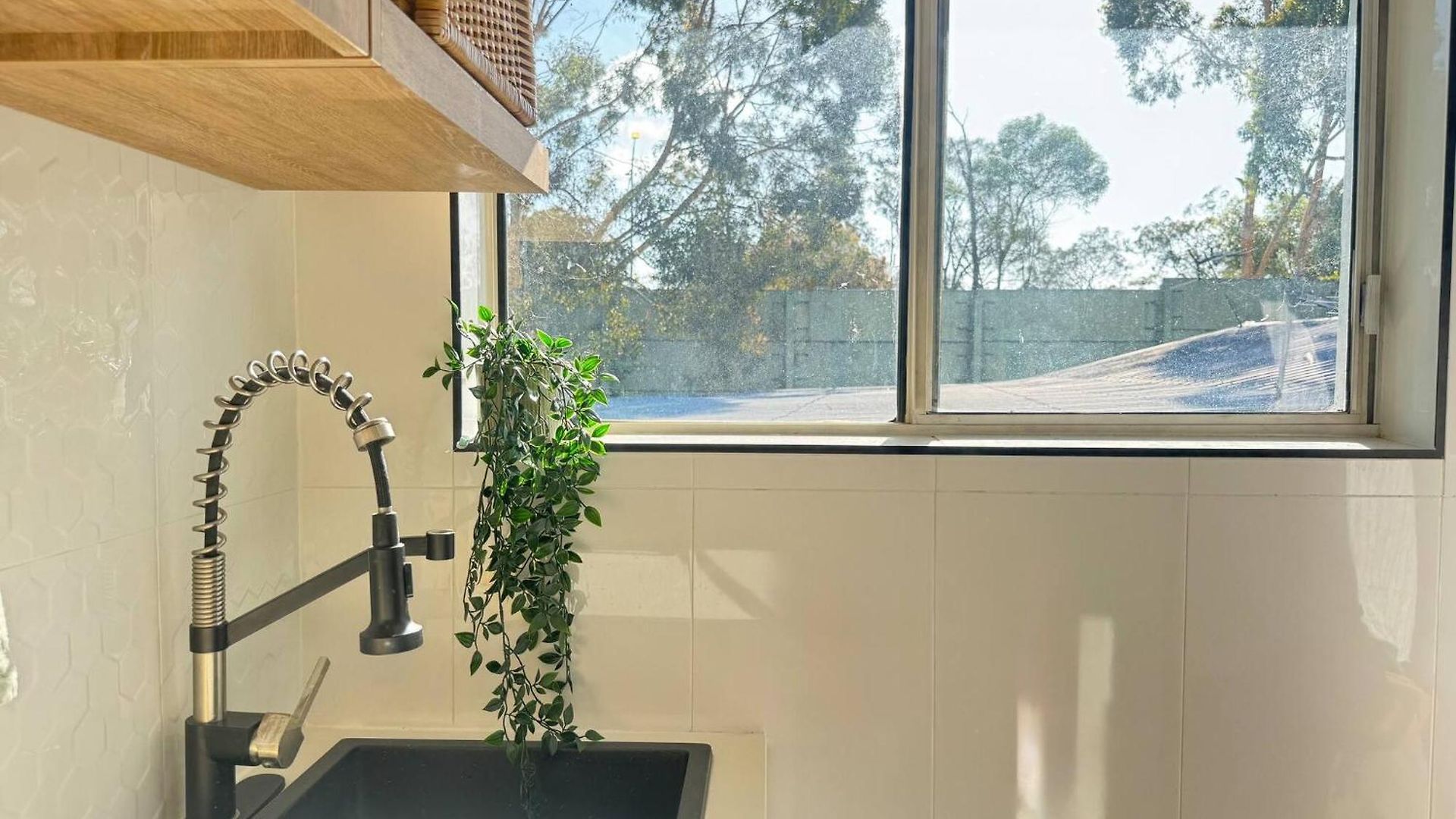 In Belmont | Easy To & Airport 3*