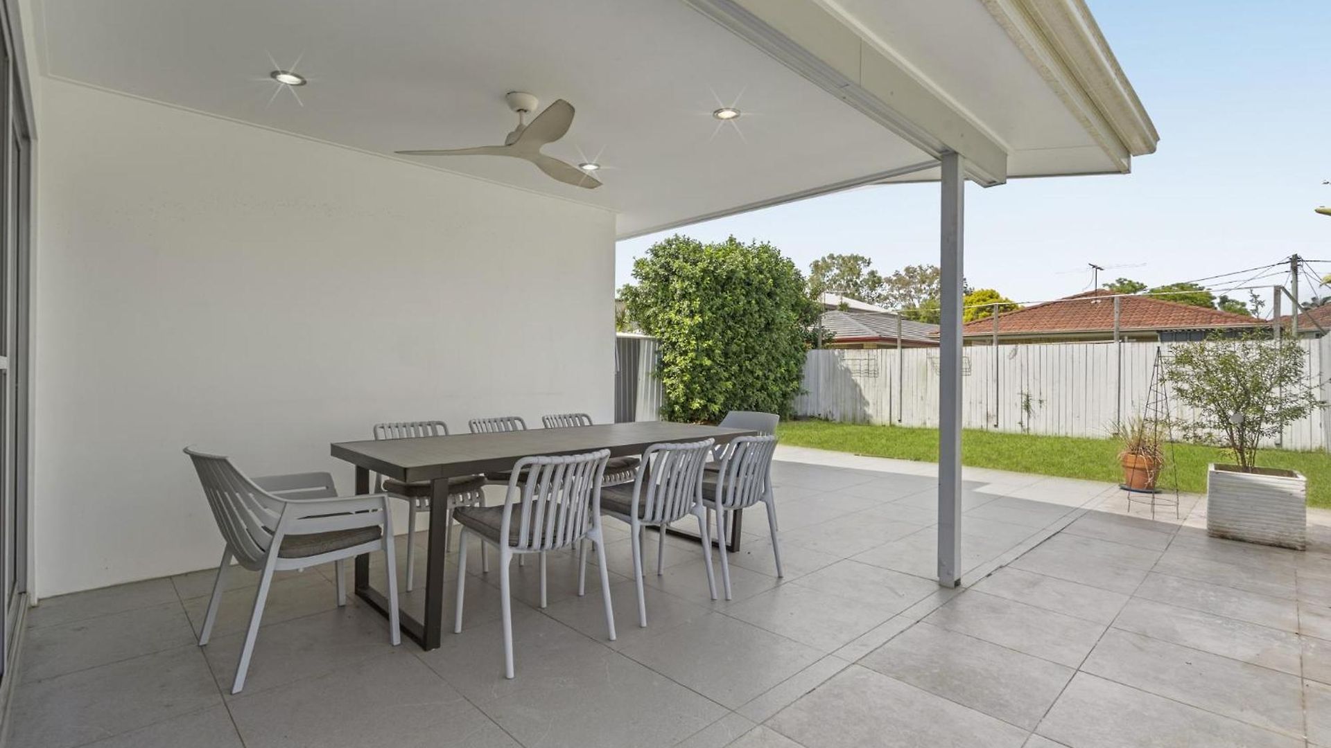 Spacious 4-bed House With Secure Parking Holiday home