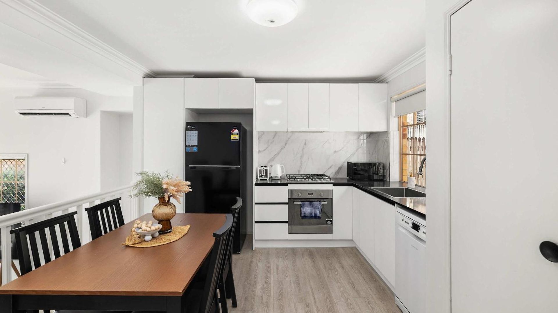 Holiday home Pool & Tennis Court 3br Bright Mt Gravatt Retreat Brisbane