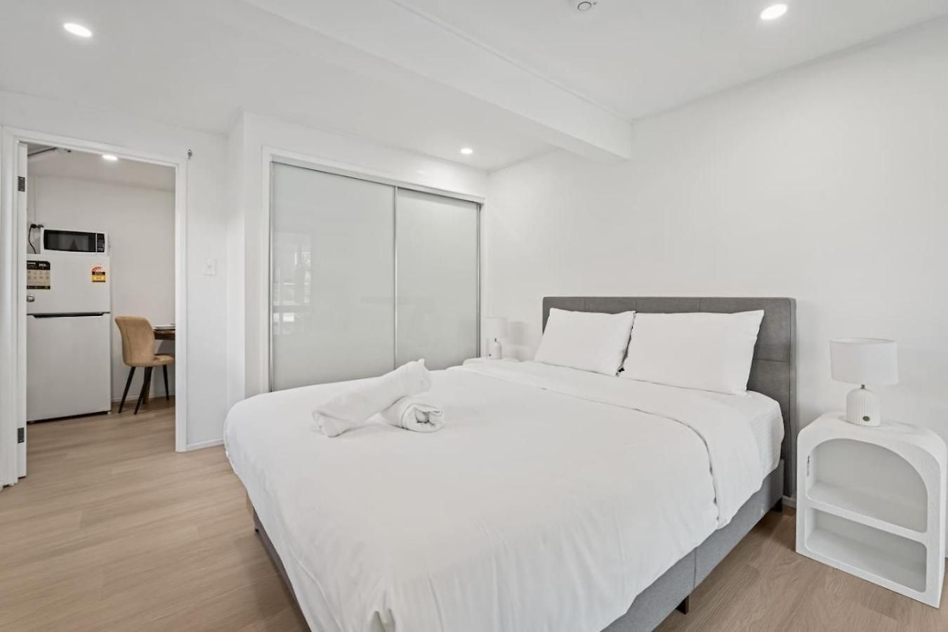 Holiday home Private Bed Near Garden With Kitchen