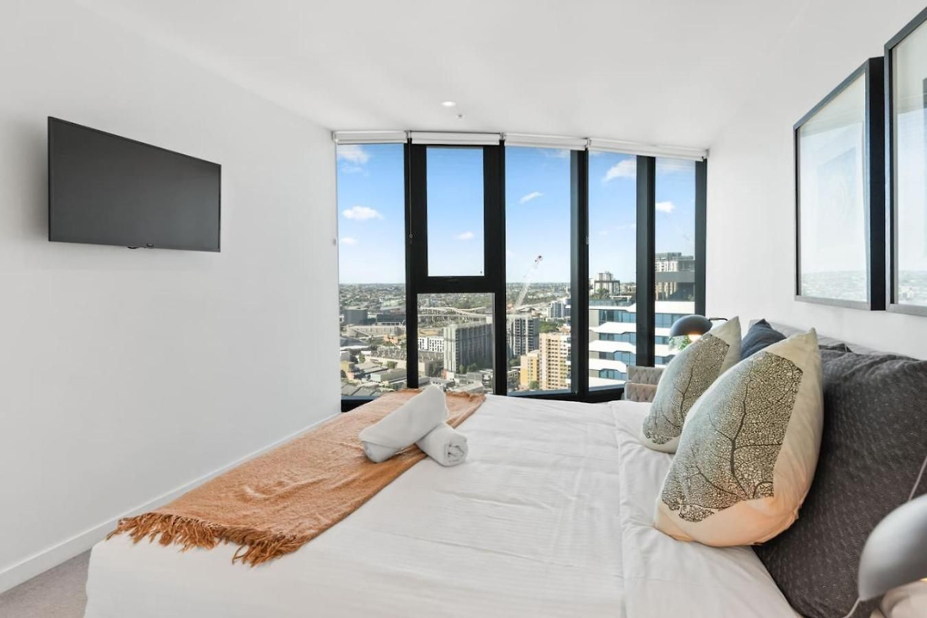Modern Skyline 3br With Pool Gym And Tub Holiday home Brisbane