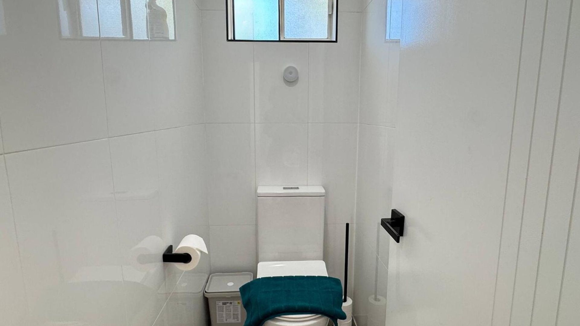 In Belmont | Easy To & Airport Guest house