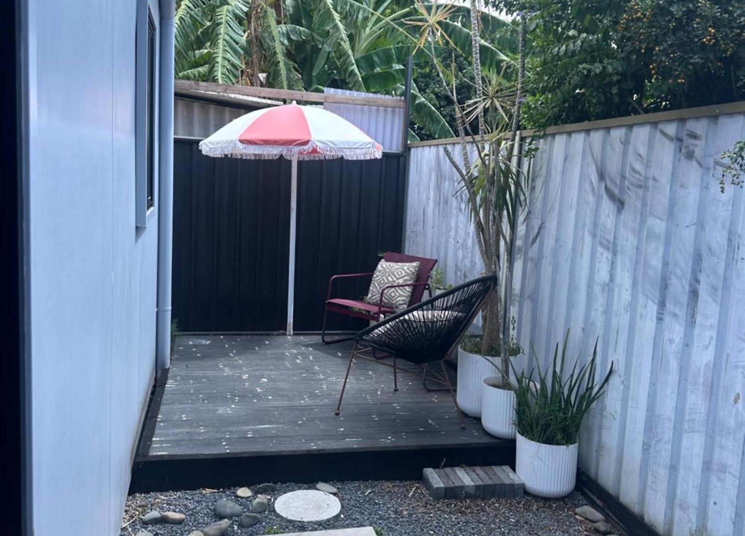 Guest house Cherrie & Court Yard Private Pet Friendly Free Parking