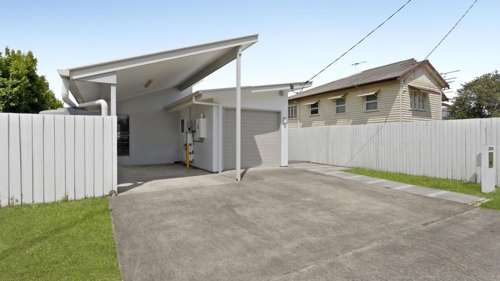 Spacious 4-bed House With Secure Parking *