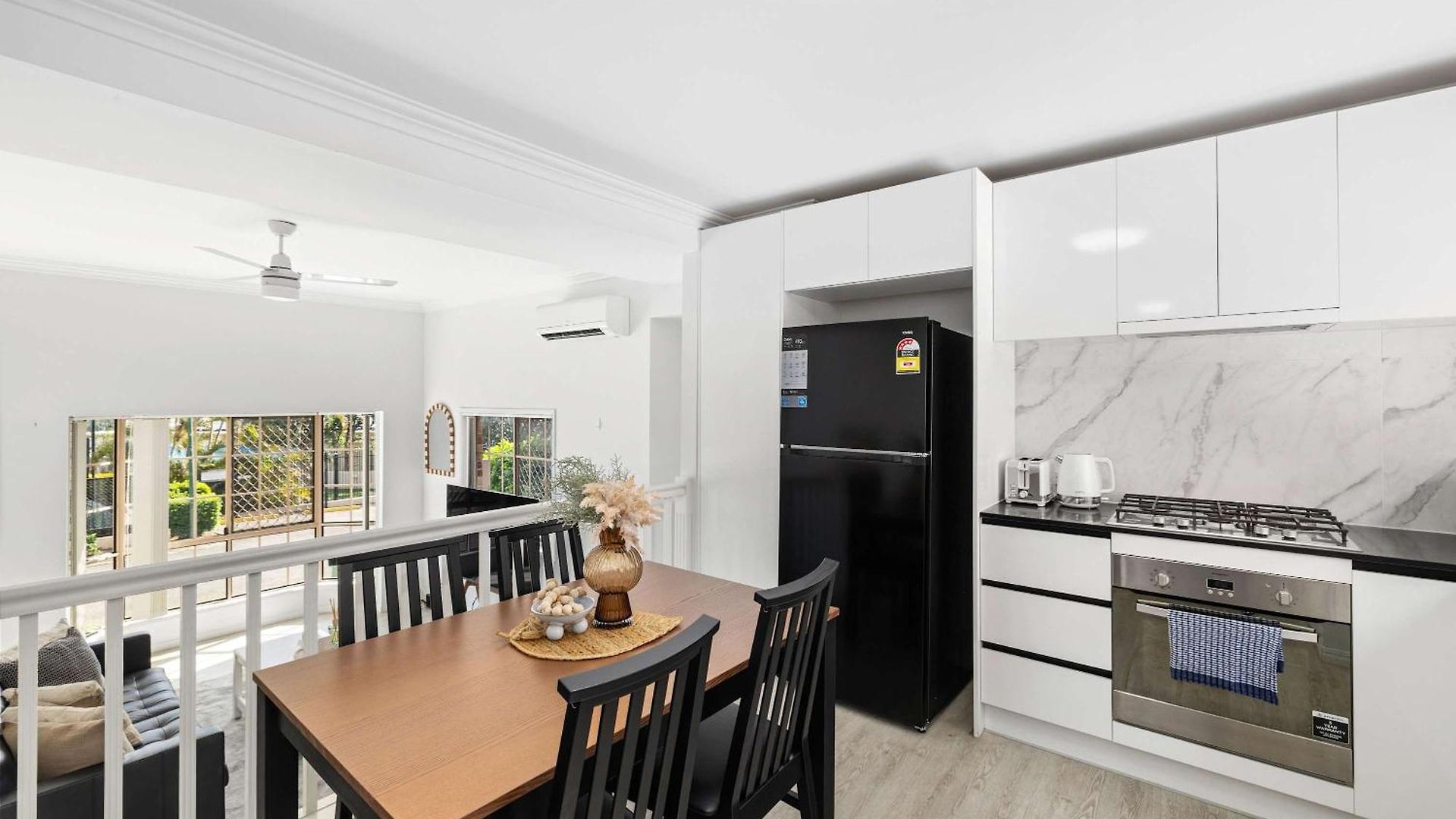 Pool & Tennis Court 3br Bright Mt Gravatt Retreat *
