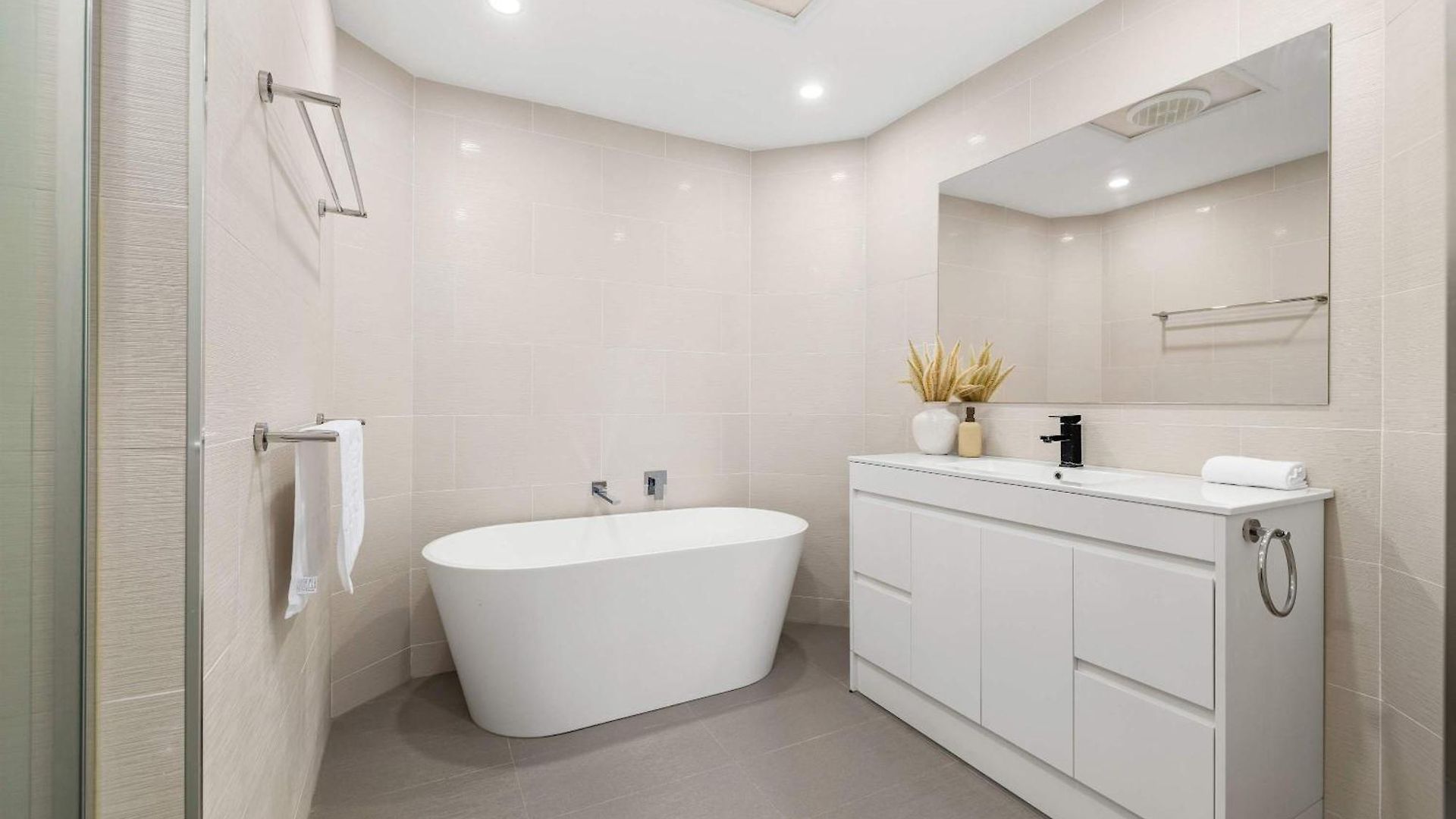 Holiday home Pool & Tennis Court 3br Bright Mt Gravatt Retreat Brisbane